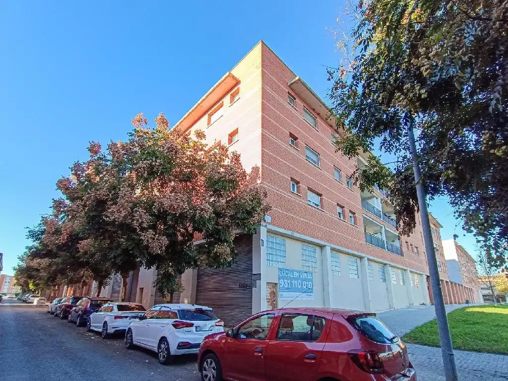 Local commercial à vendre à Carrer de Carmen Amaya, imagen 2