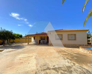 Exterior view of House or chalet for sale in San Vicente del Raspeig / Sant Vicent del Raspeig  with Air Conditioner, Private garden and Terrace