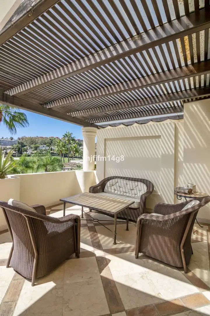Ático con piscina en venta en Nueva Andalucía, imagen 3
