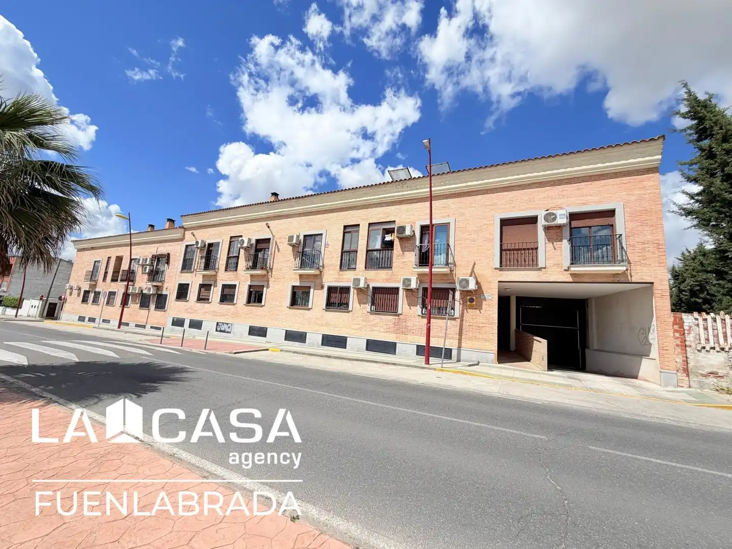 Vista exterior de Dúplex en venda en El Viso de San Juan amb Calefacció, Piscina i Balcó