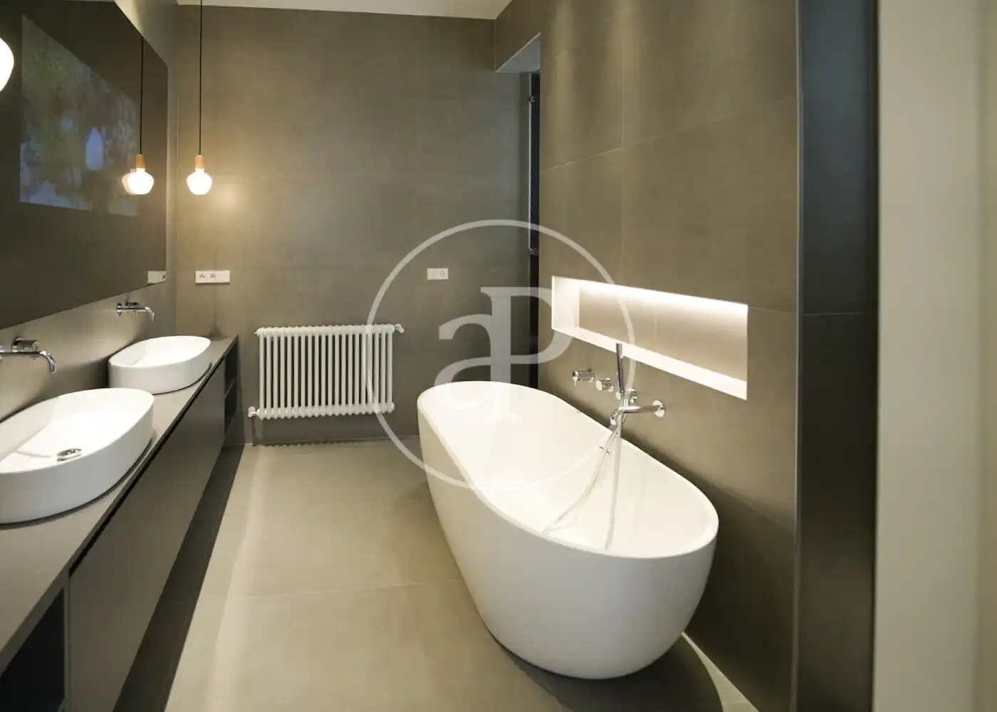 Baño de Piso de alquiler en Barcelona con Aire acondicionado, Calefacción y Amueblado
