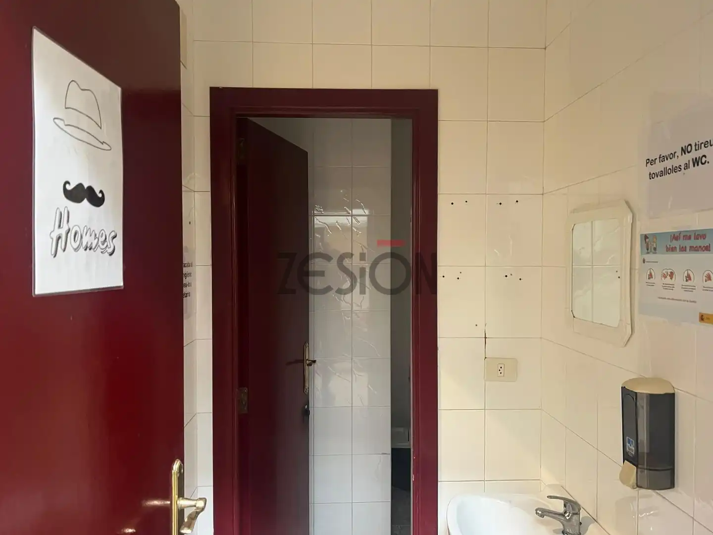 Bathroom of Commercial properties for rent in Camins al Grau