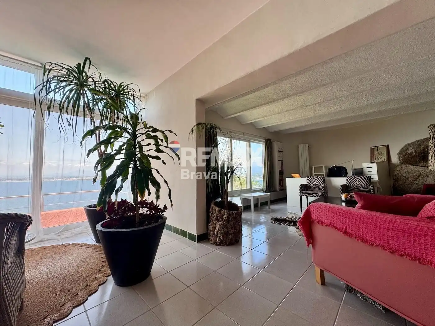 Sala de estar de Casa o chalet en venta en Roses con Aire acondicionado, Calefacción y Jardín privado