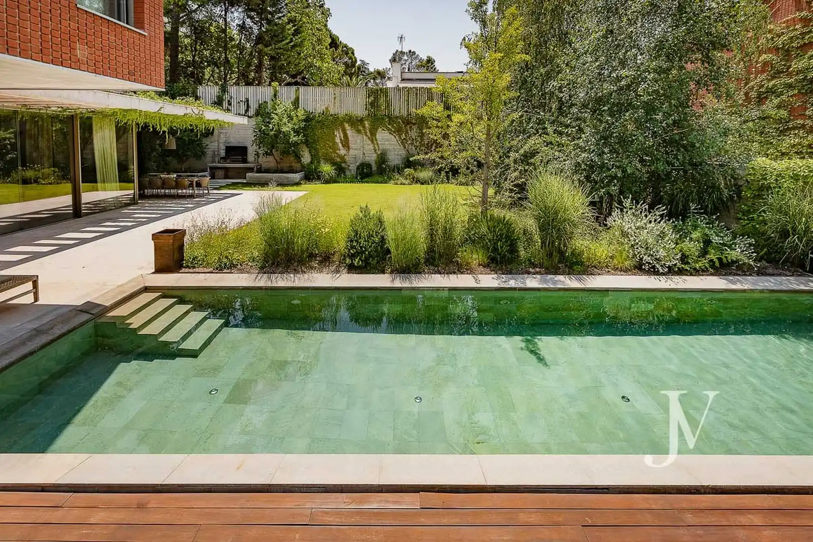 Piscina de Casa o chalet en venta en Madrid con Aire acondicionado, Calefacción y Jardín privado