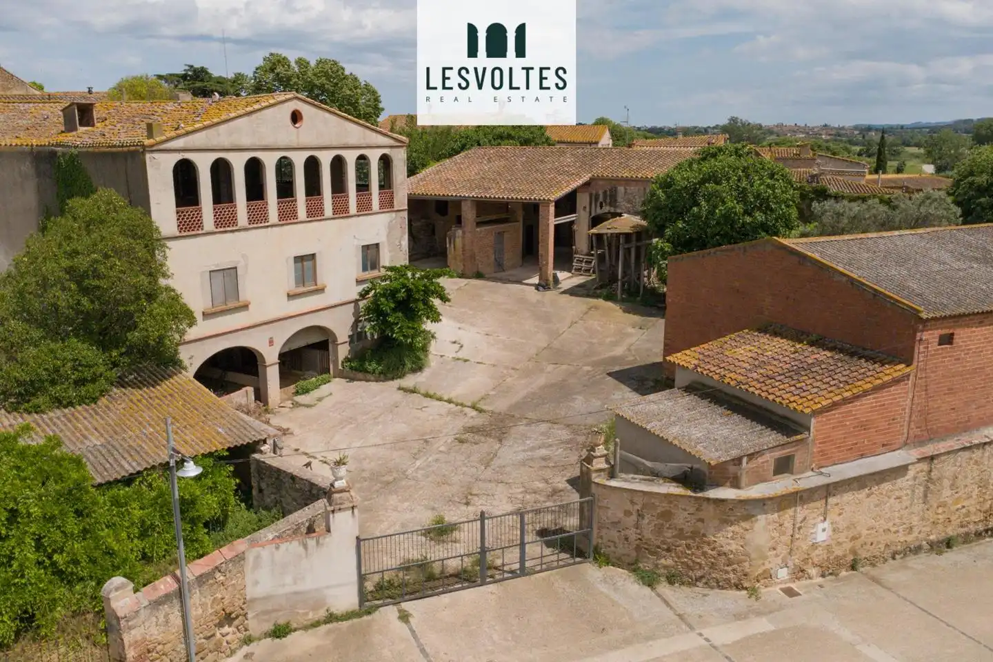 Vista exterior de Casa o xalet en venda en Corçà amb Calefacció, Jardí privat i Parquet