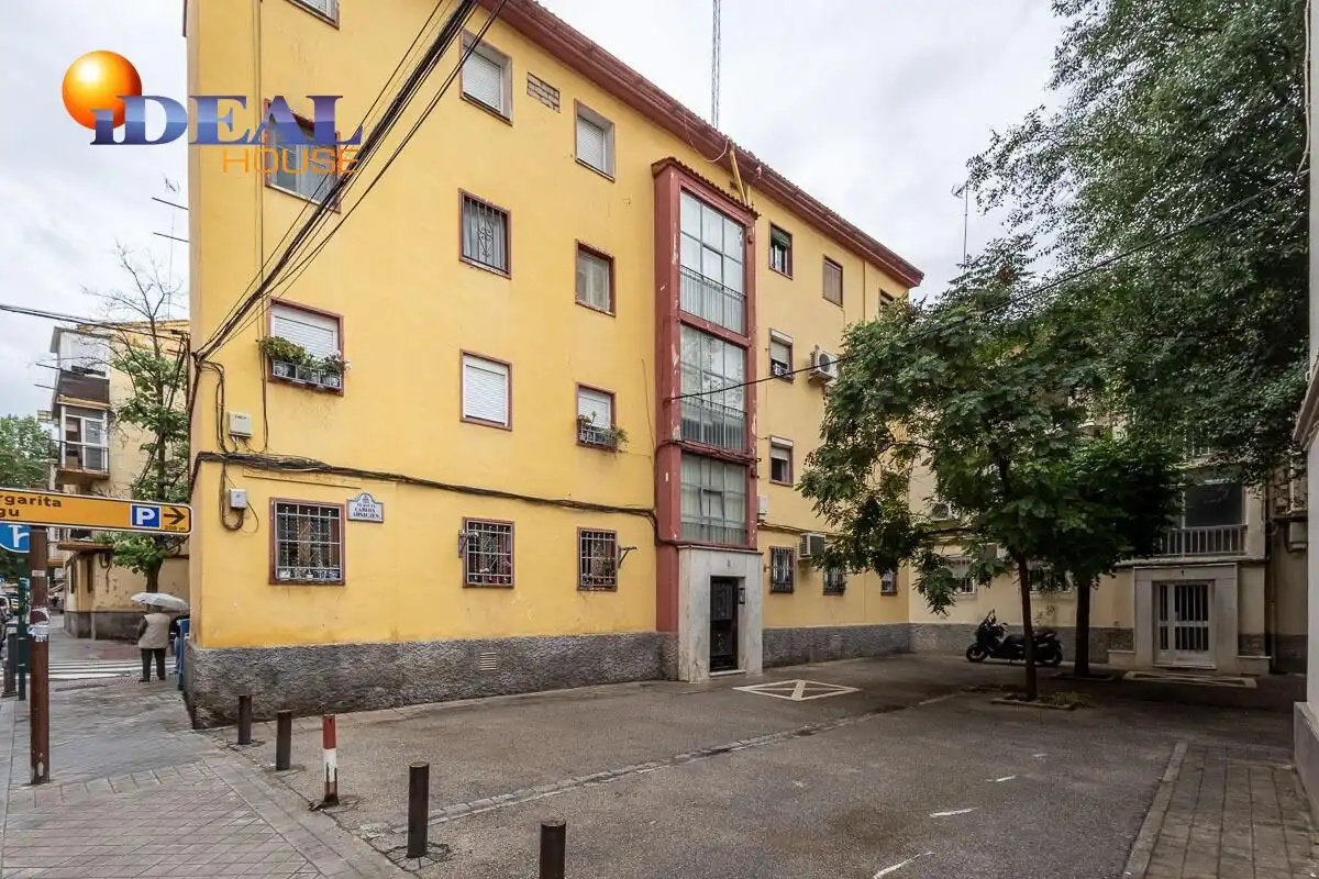 Vista exterior de Piso en venta en Granada con Terraza