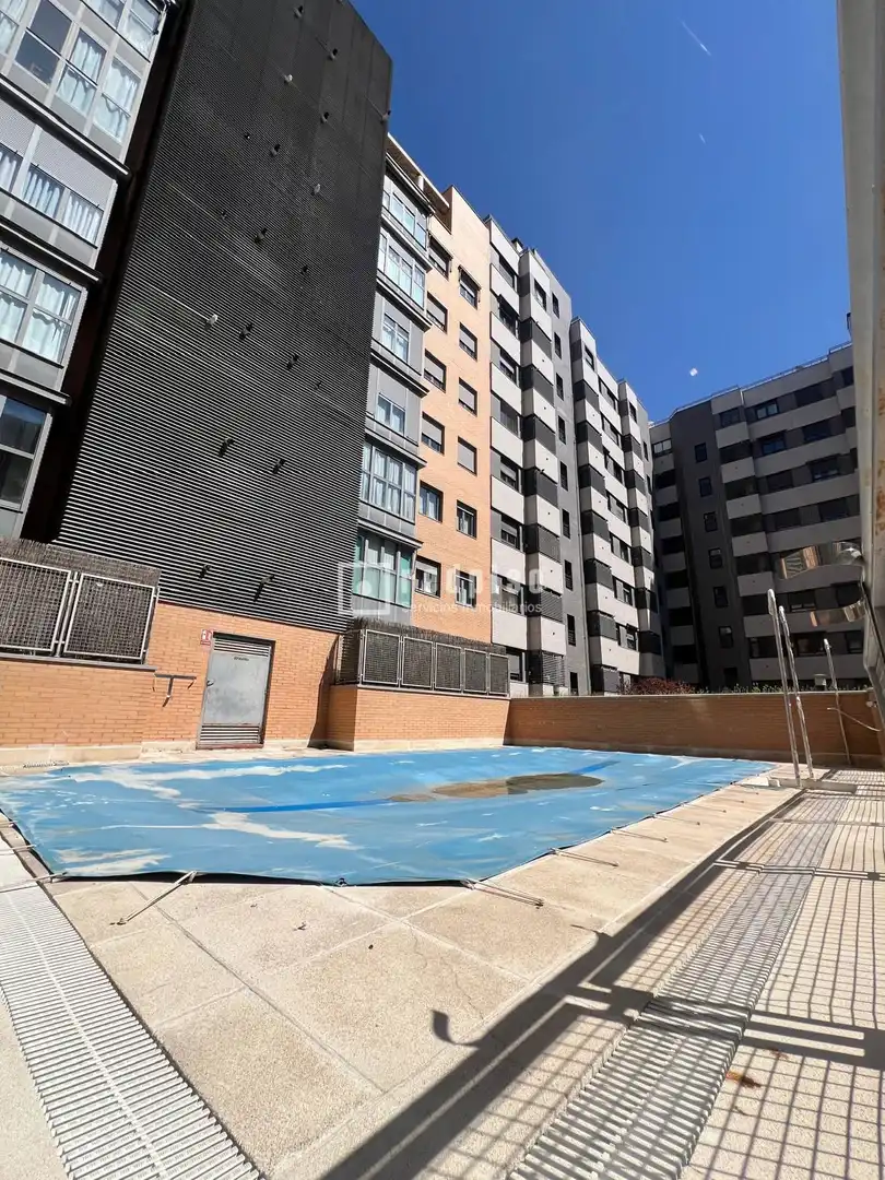 Flat with pool for sale in de la Gran Vía del Sureste