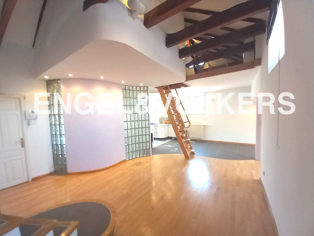 Duplex for rent in  Madrid Capital  with Air Conditioner and Heating