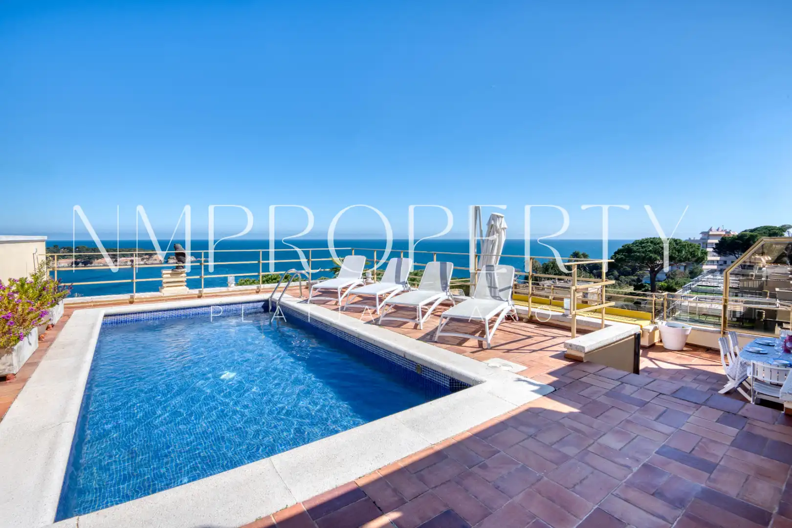 Schwimmbecken von Dachboden zur Miete in Sant Feliu de Guíxols mit Klimaanlage, Terrasse und Schwimmbad