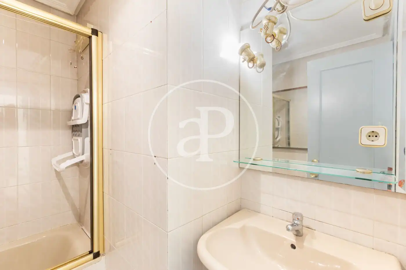 Bathroom of Flat for sale in Madrid  with Heating