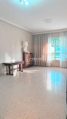 Edificio en Venta en de Felipe de Diego en Palomeras Bajas