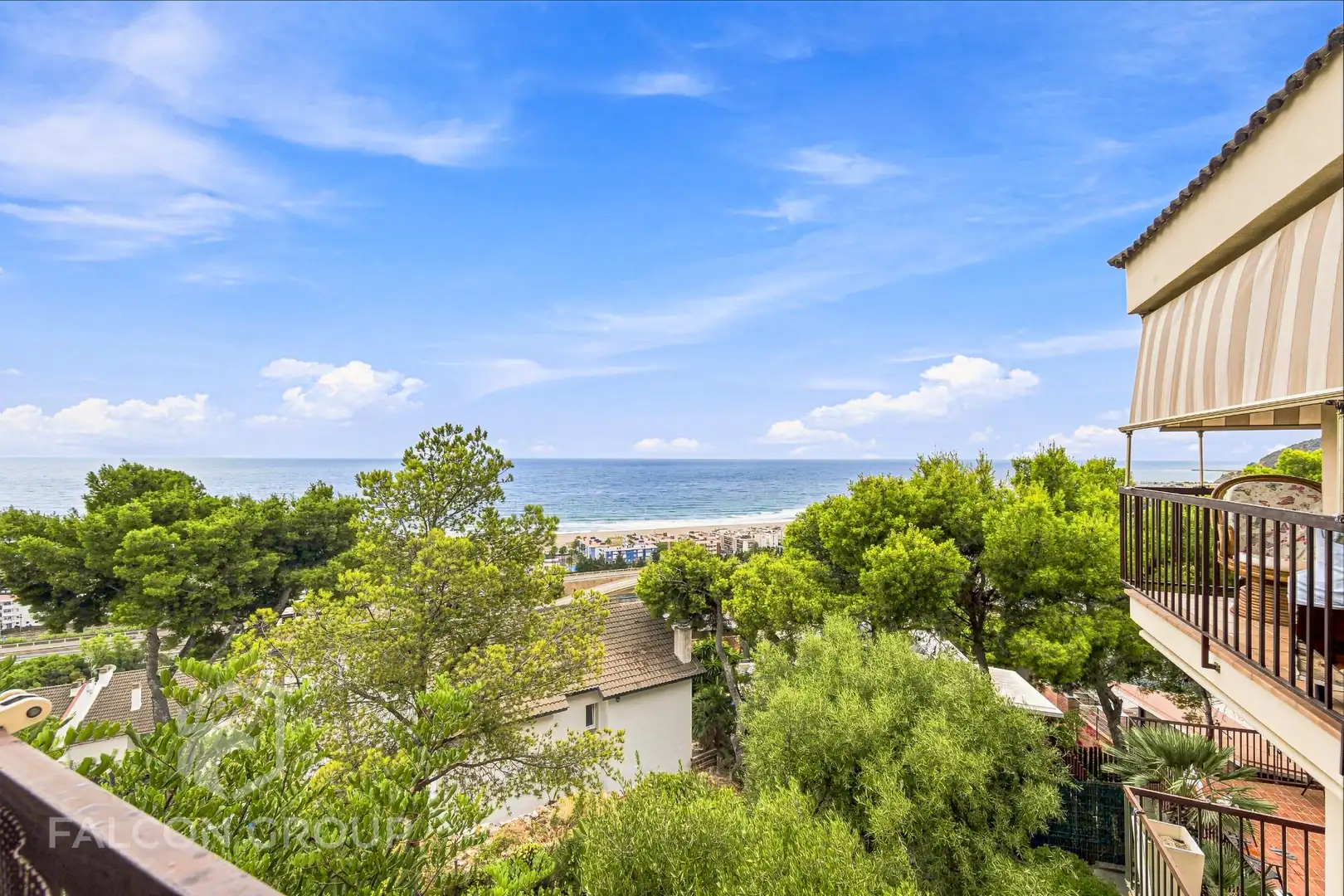 Exterior view of Flat for sale in Sitges  with Terrace, Swimming Pool and Balcony