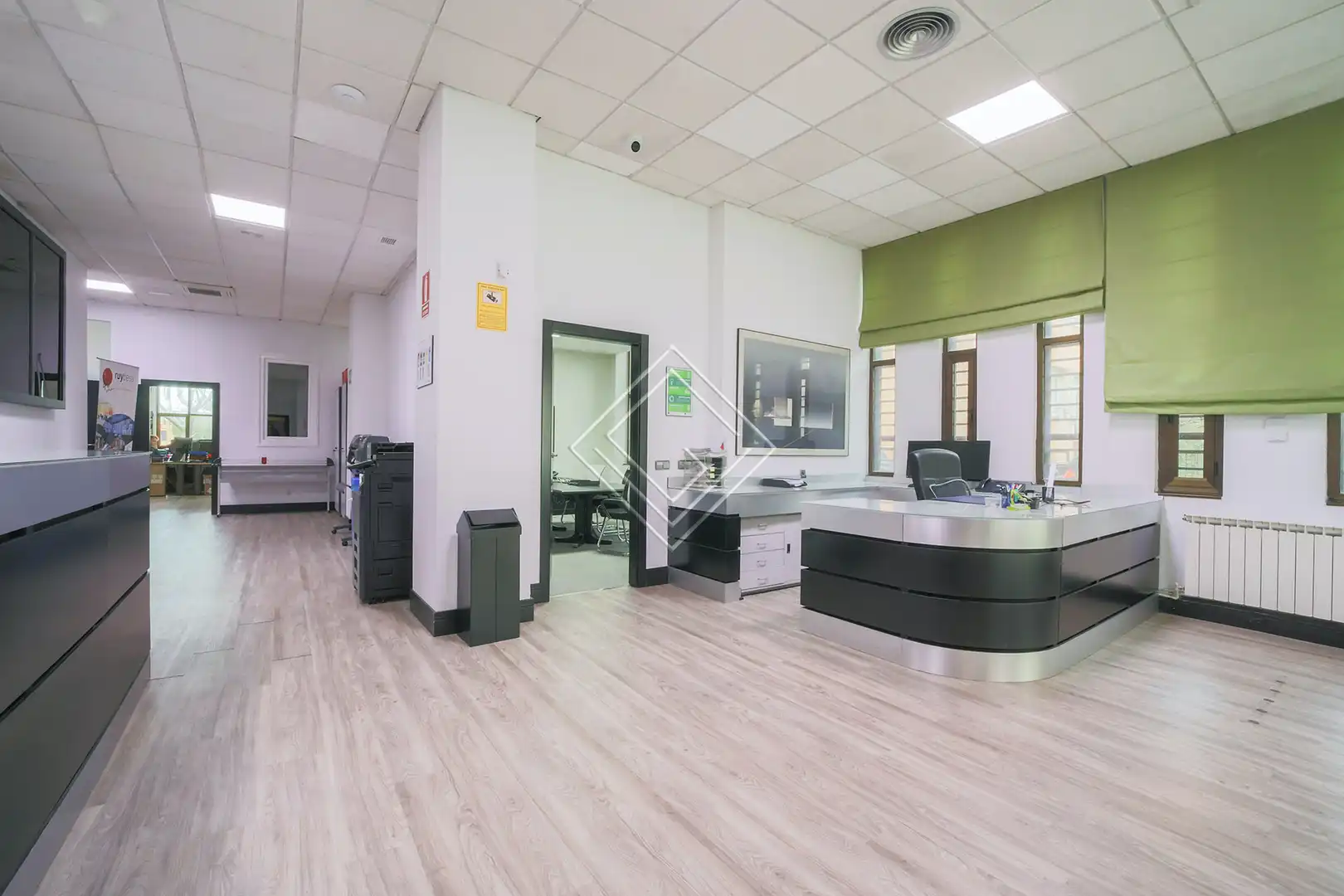 Commercial properties for sale in Madrid  with Air Conditioner and Heating