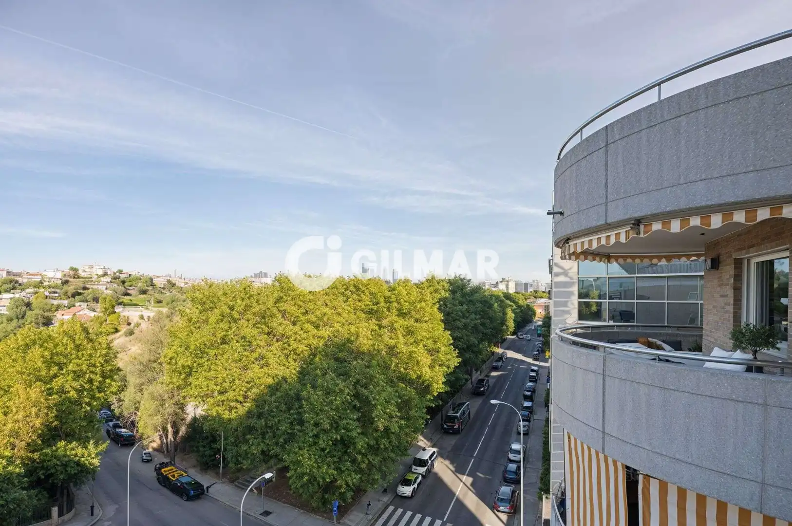 Vista exterior de Pis en venda en Madrid amb Calefacció, Piscina i Balcó