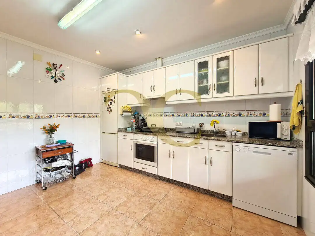 Cocina de Casa o chalet en venta en Gijón  con Calefacción, Jardín privado y Terraza