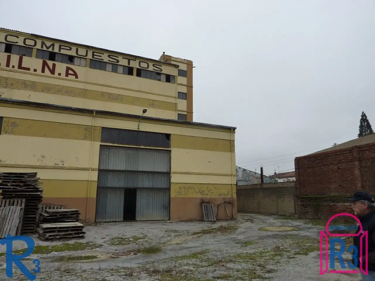 Vista exterior de Nau industrial de lloguer en León Capital 