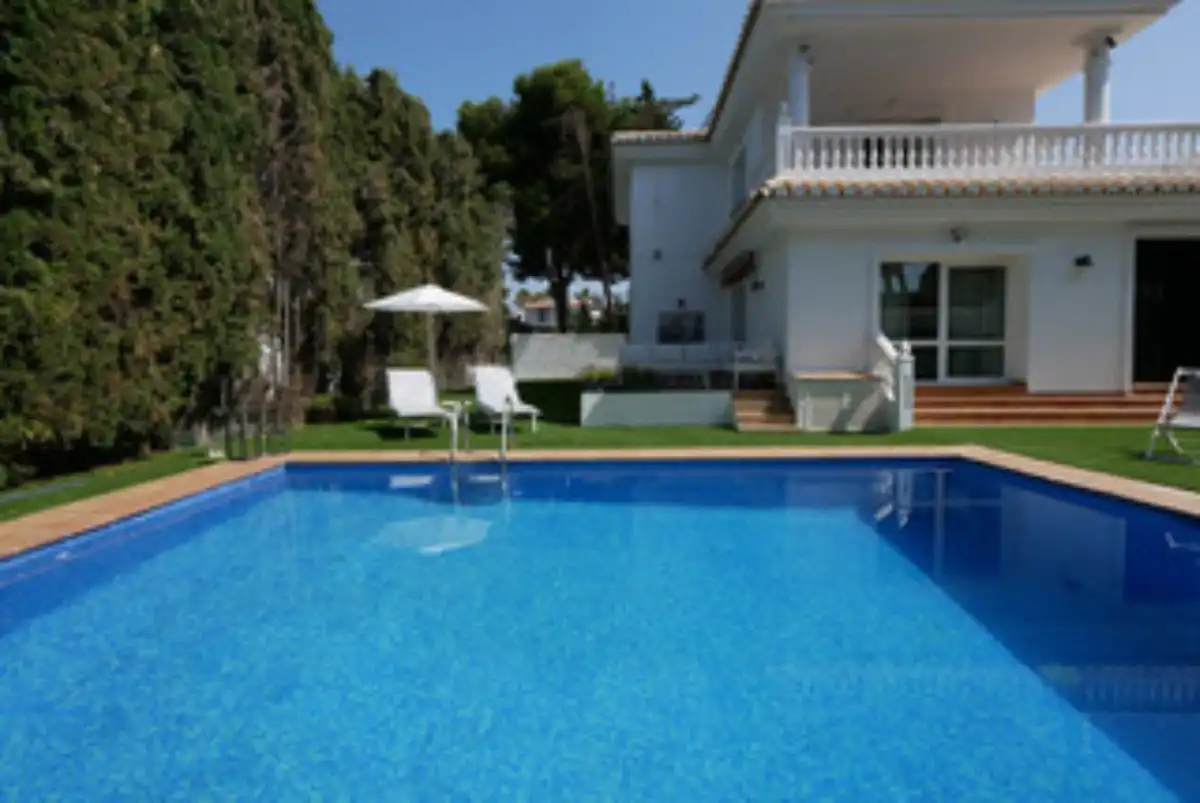 Piscina de Casa o xalet en venda en Marbella amb Aire condicionat, Jardí privat i Terrassa
