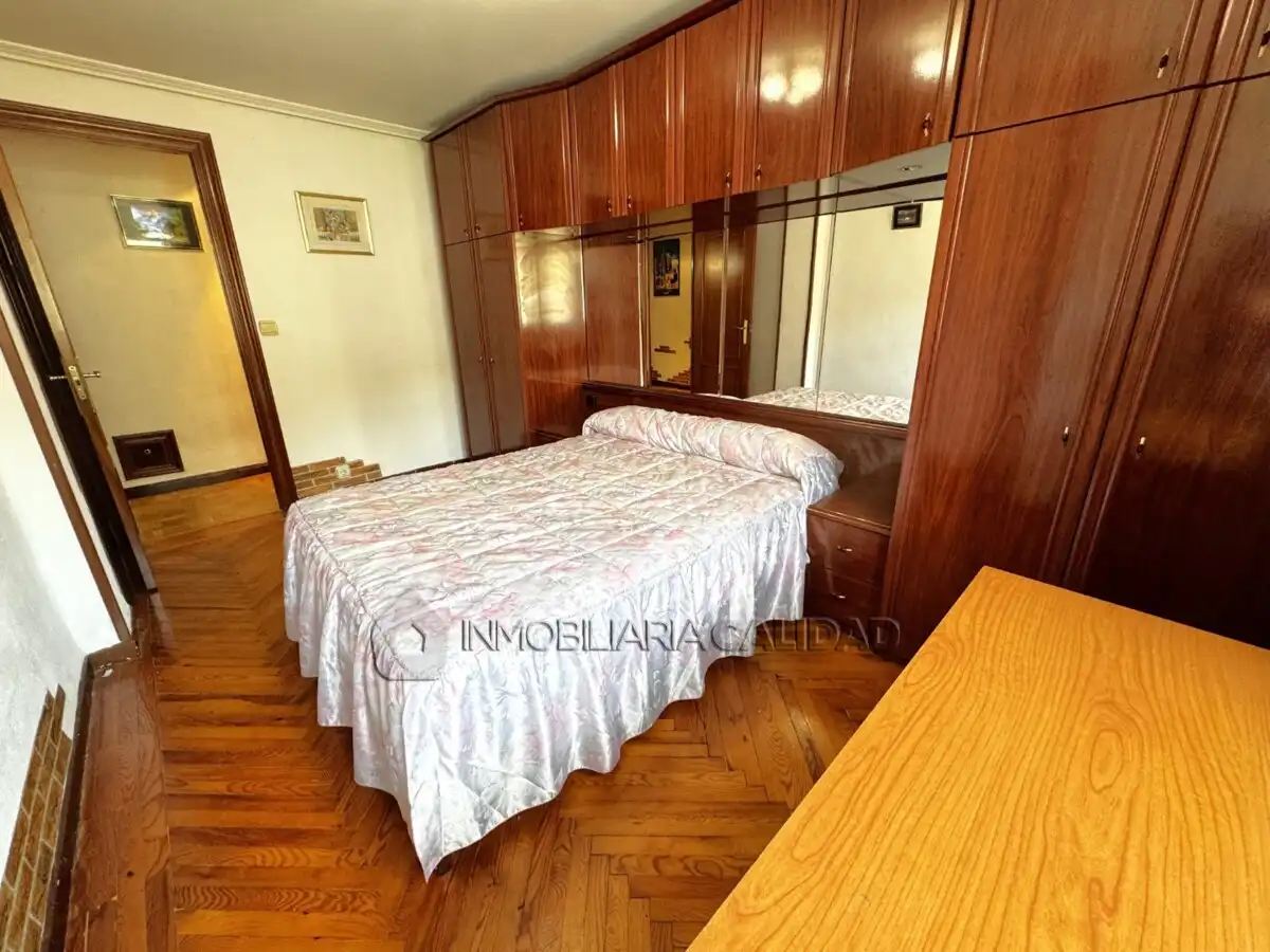 Bedroom of Flat for rent in Burgos  with Heating, Terrace and Furnished