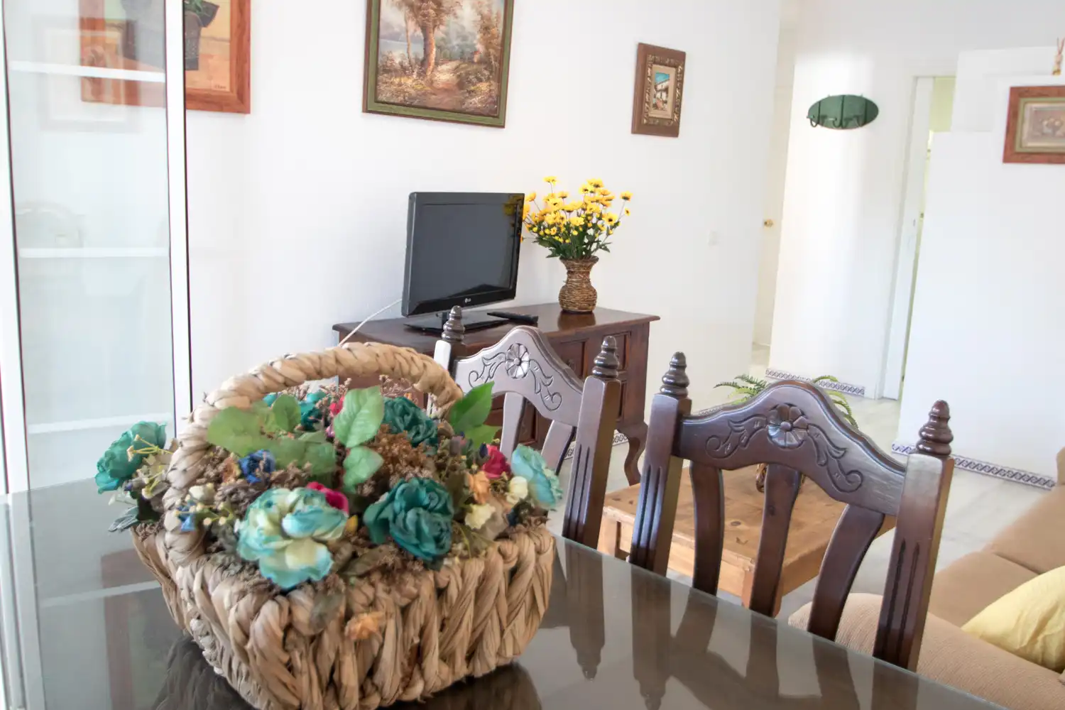 Menjador de Apartament en venda en Chiclana de la Frontera amb Jardí privat, Moblat i Rentadora