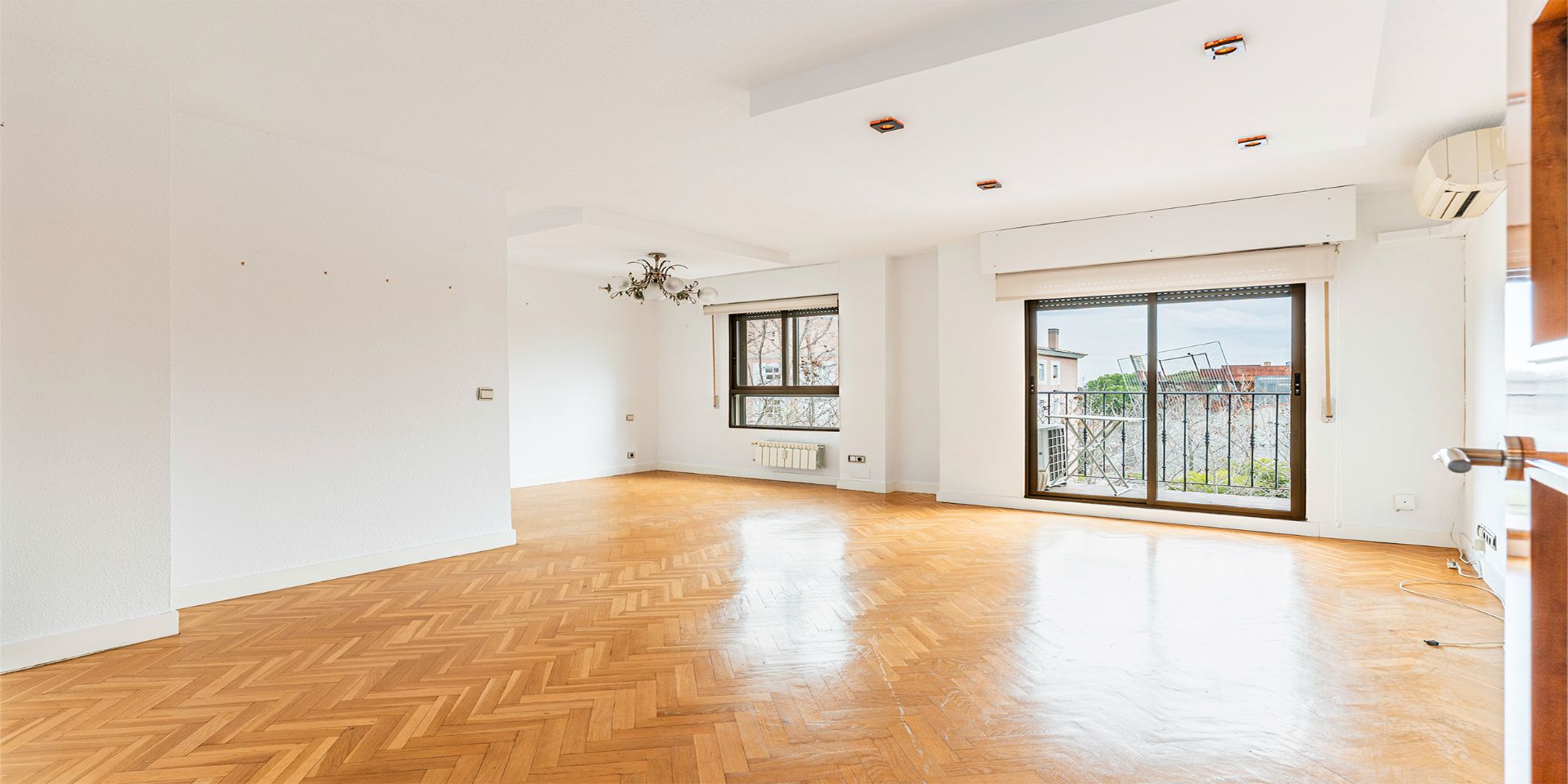 Living room of Flat for sale in Majadahonda  with Air Conditioner, Heating and Private garden