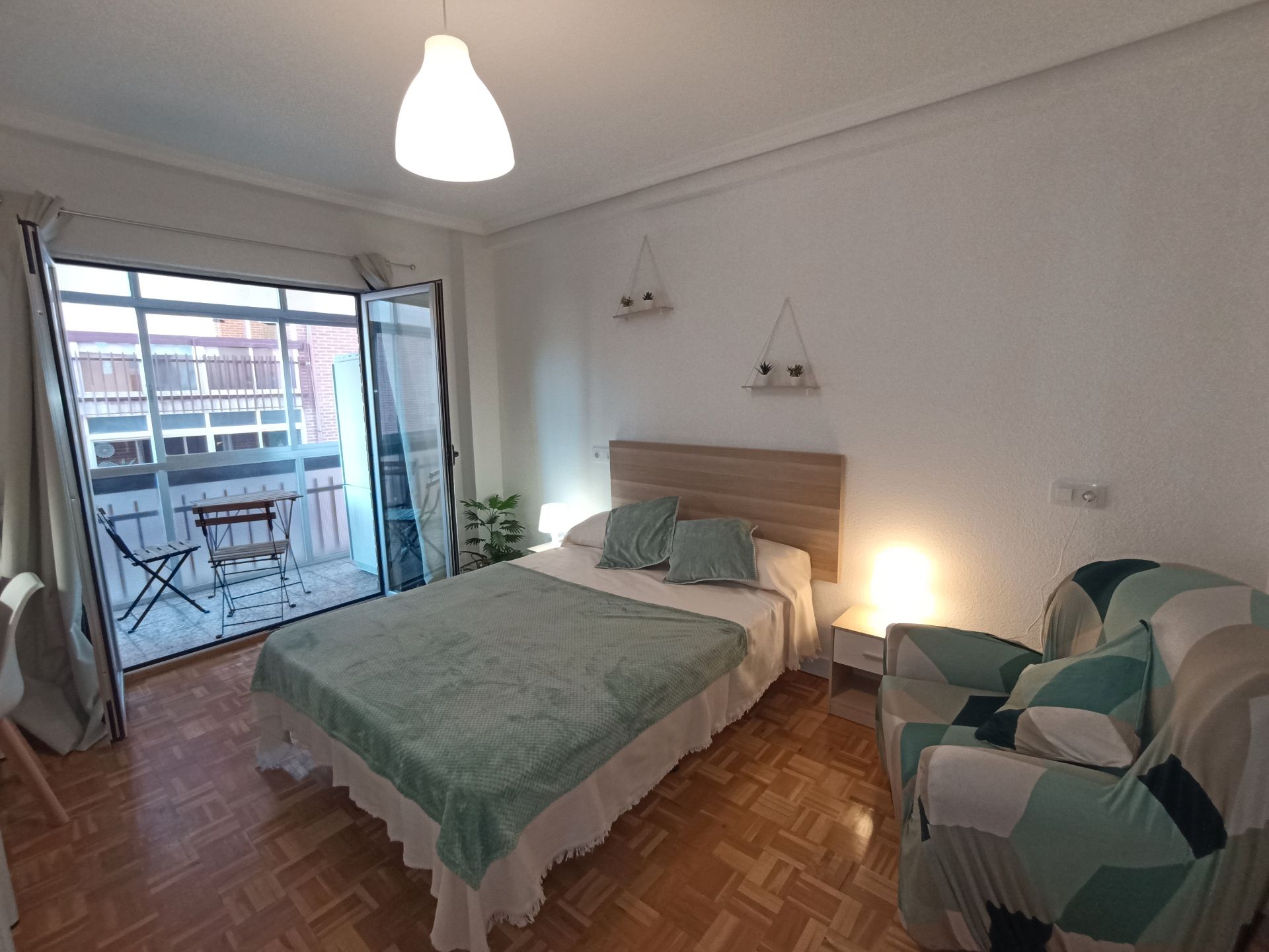 Bedroom of Flat to share in Ávila Capital  with Heating, Parquet flooring and Terrace