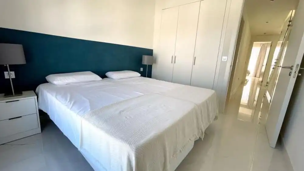 Dormitori de Àtic de lloguer en Estepona amb Aire condicionat, Terrassa i Piscina