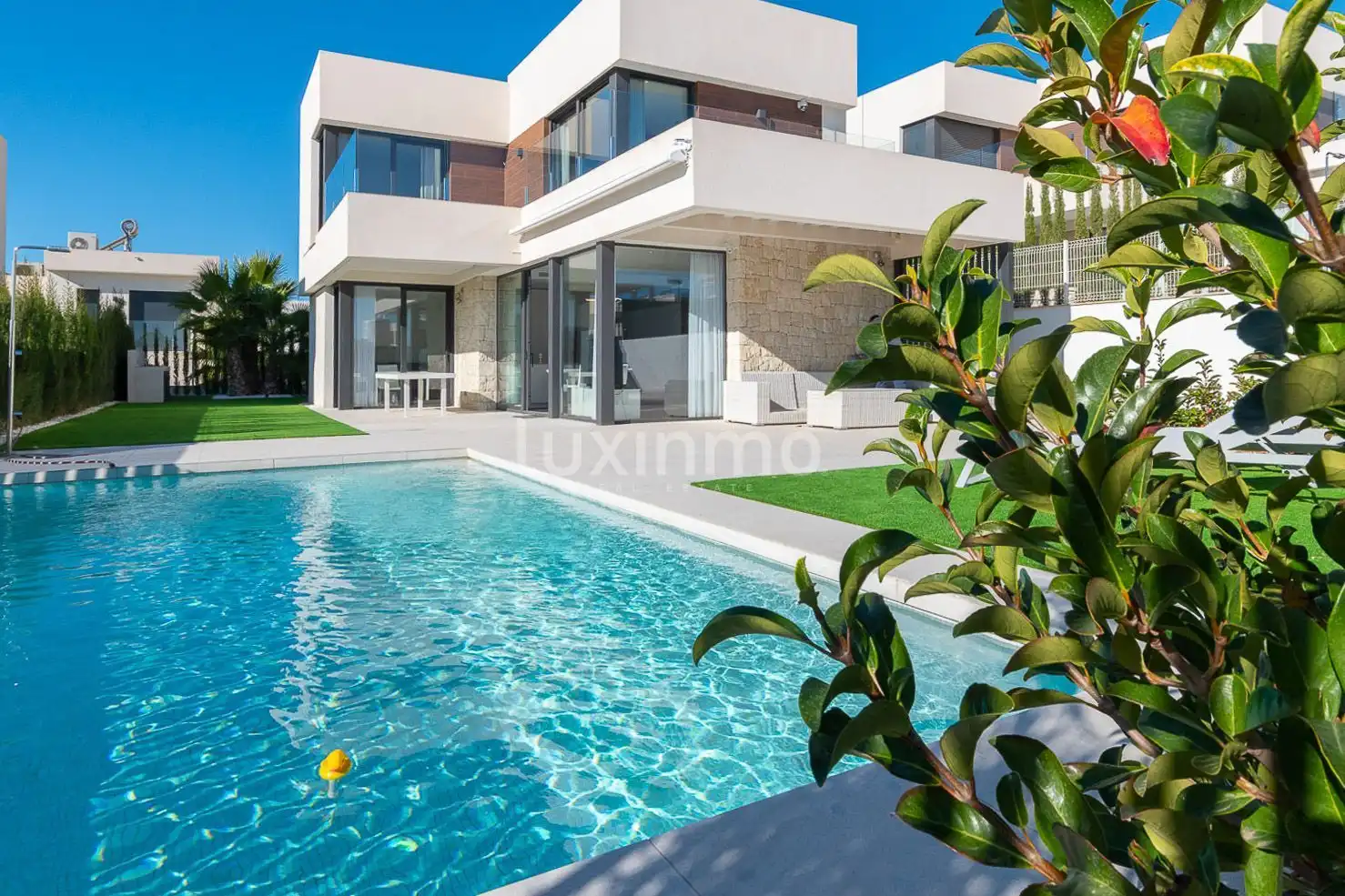 Detached house with pool for sale in Golf Bahía, imagen 3