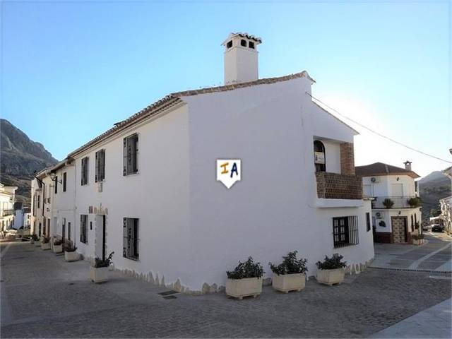 Casa adosada en Venta en Alfarnatejo