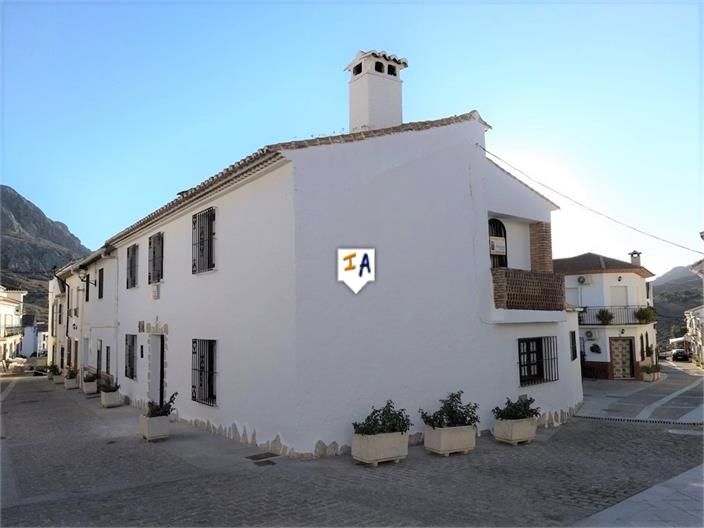Vista exterior de Casa adosada en venda en Alfarnatejo amb Terrassa i Traster
