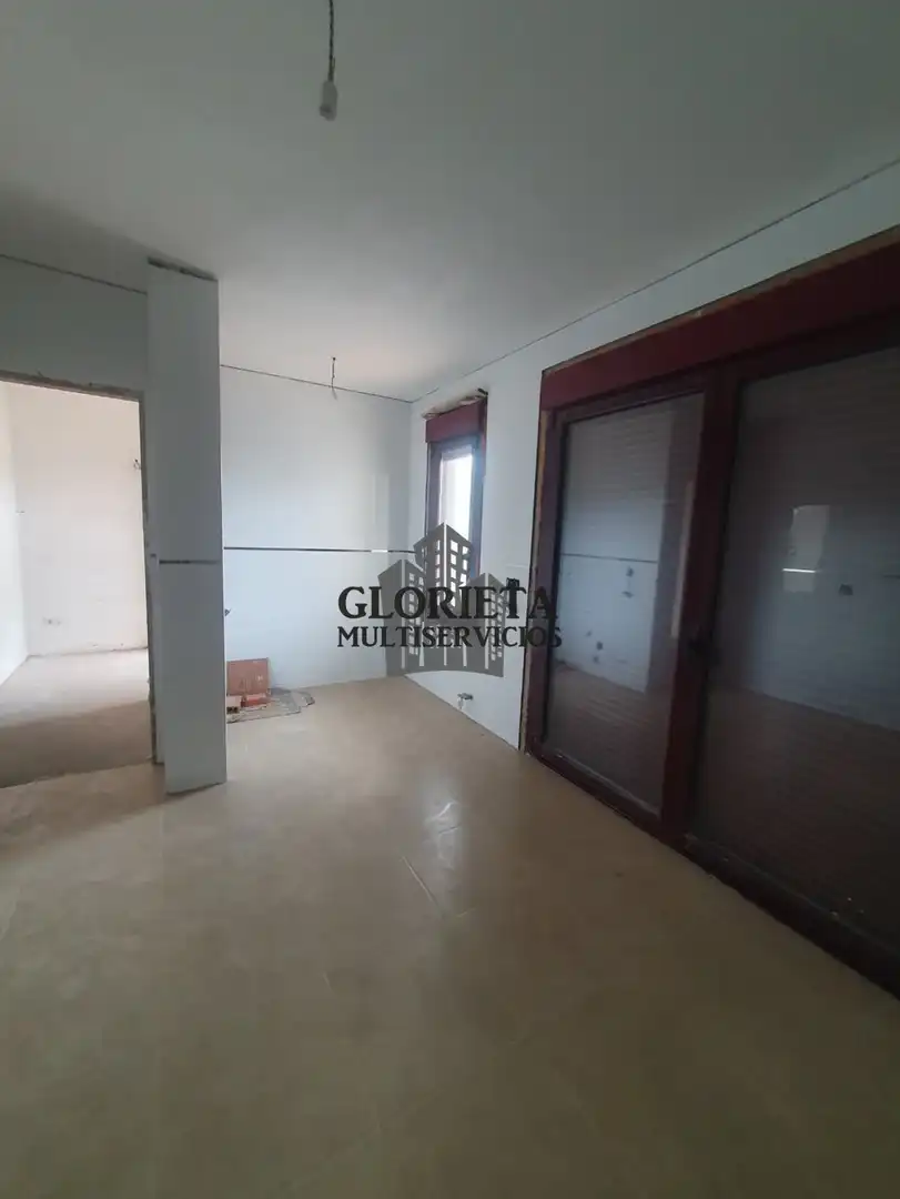 Casa adosada en venta en Vigo  con Calefacción, Parquet y Terraza