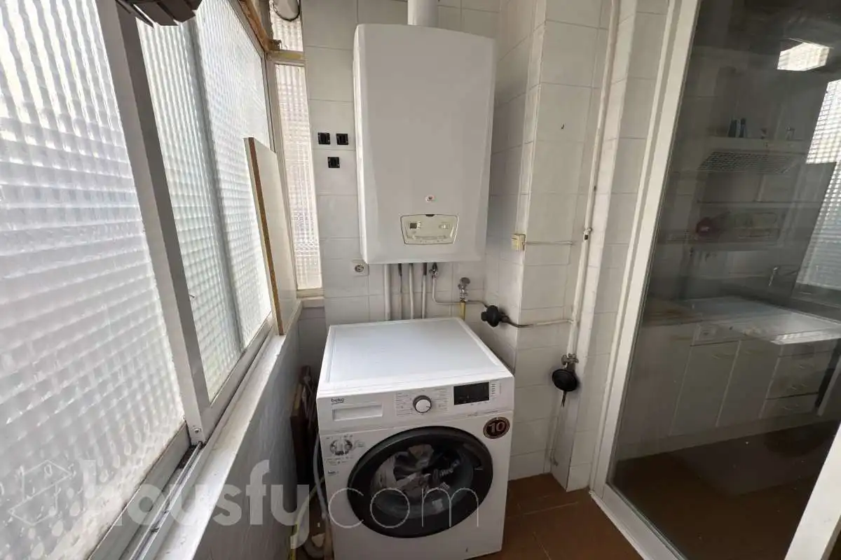 Baño de Piso de alquiler en Torrejón de Ardoz con Calefacción, Parquet y Terraza