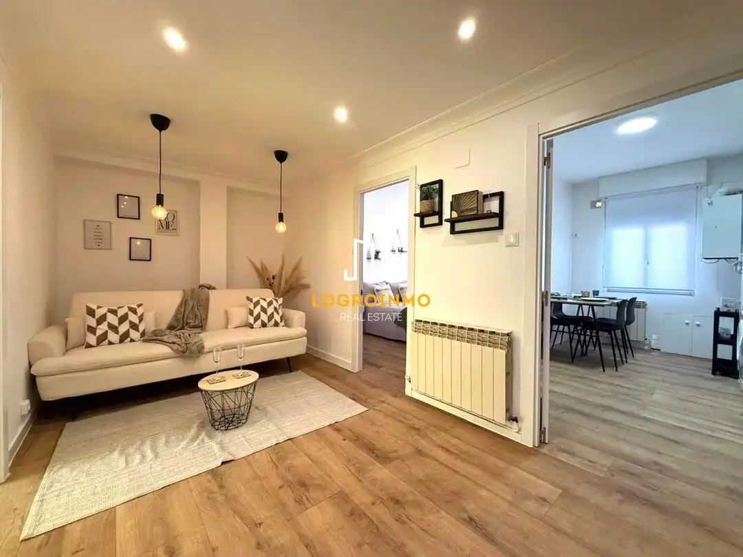 Sala de estar de Piso en venta en  Logroño con Calefacción, Trastero y Amueblado