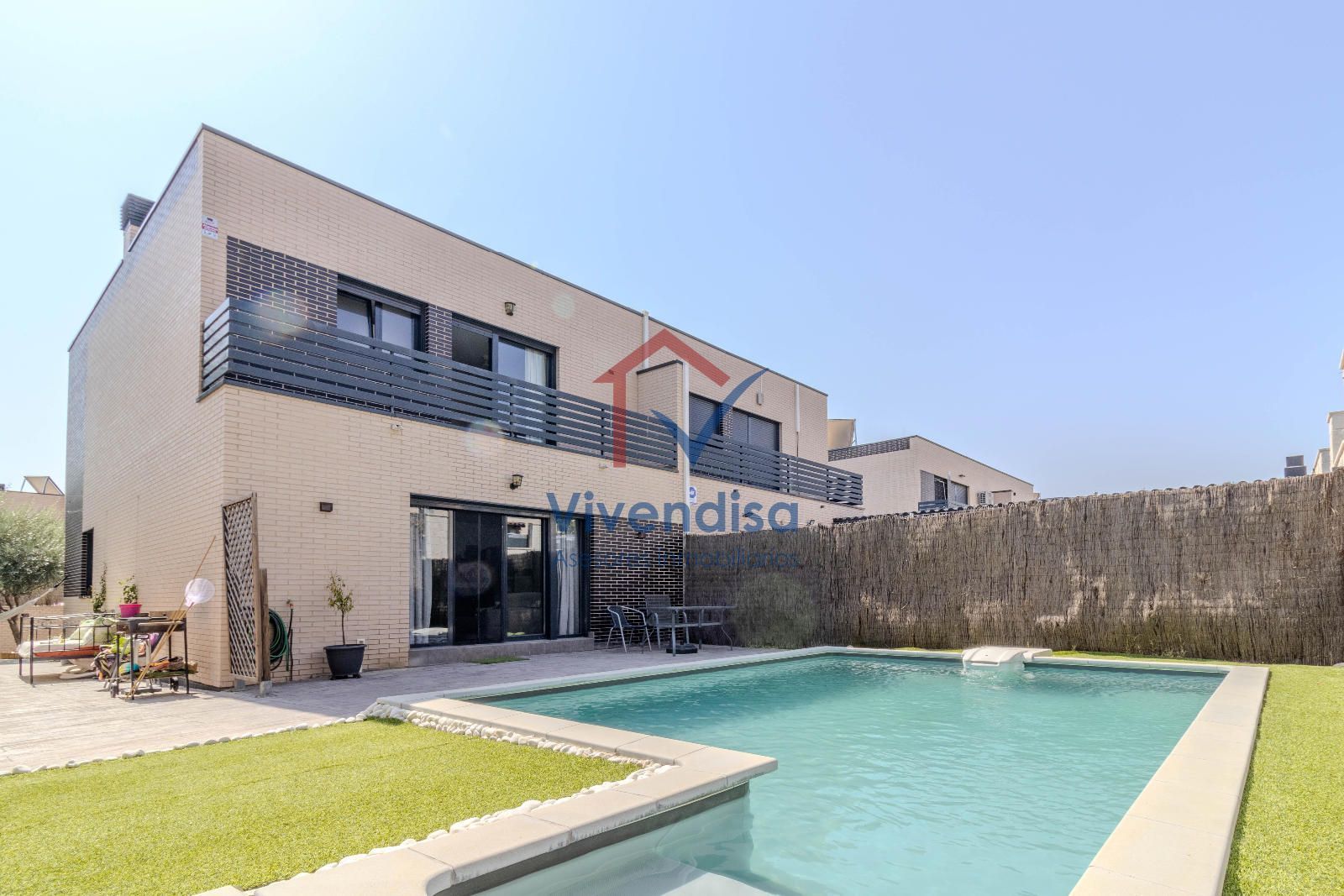 Piscina de Casa adosada en venda en Cabanillas del Campo amb Calefacció, Jardí privat i Terrassa