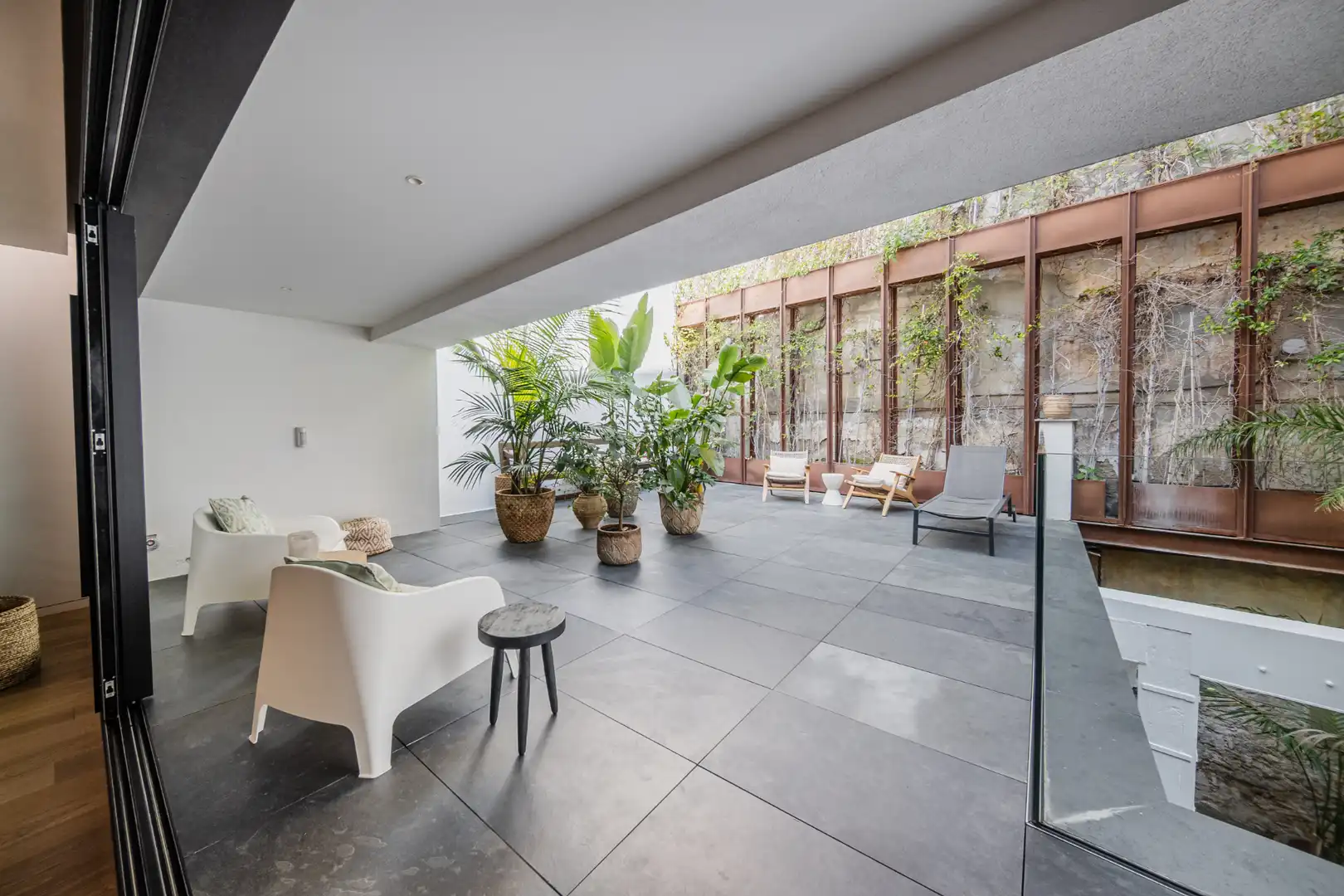 Terrasse von Maisonette zum Verkauf in Barcelona mit Klimaanlage, Heizung und Privatgarten