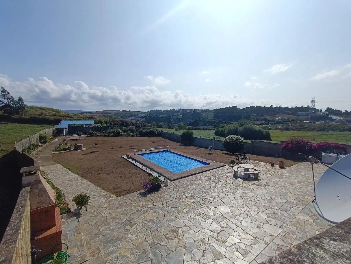Piscina de Casa o chalet en venta en A Coruña Capital  con Calefacción, Jardín privado y Piscina
