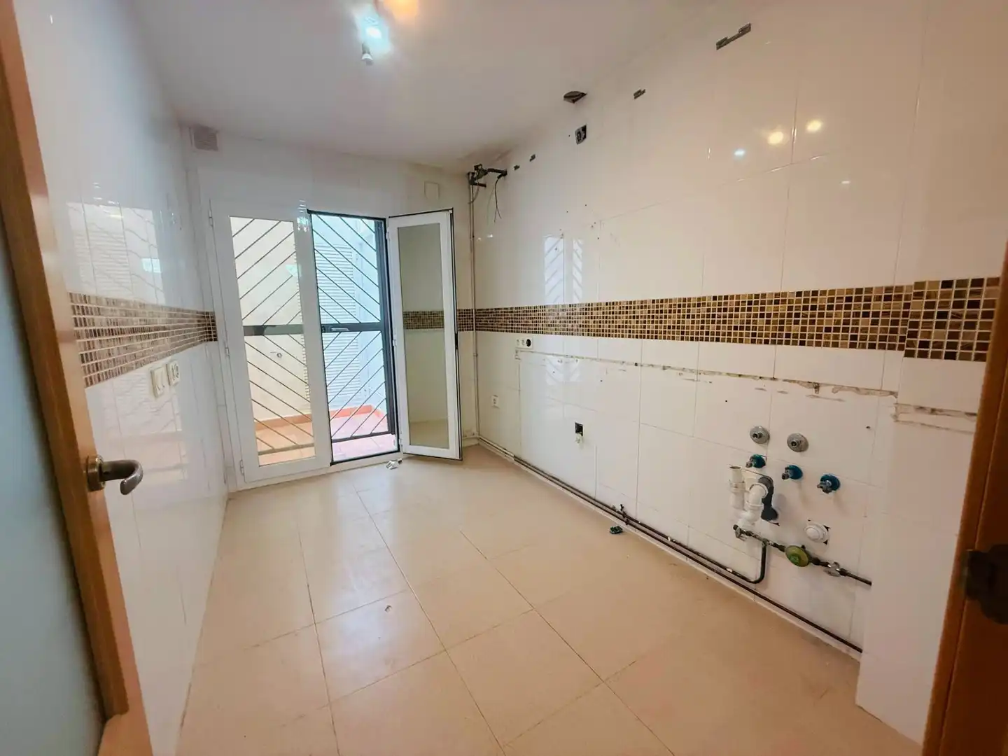 Kitchen of Flat for sale in Vélez-Málaga  with Air Conditioner, Heating and Storage room