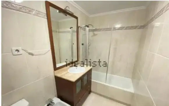 Baño de Piso de alquiler en Castro-Urdiales con Calefacción, Parquet y Amueblado