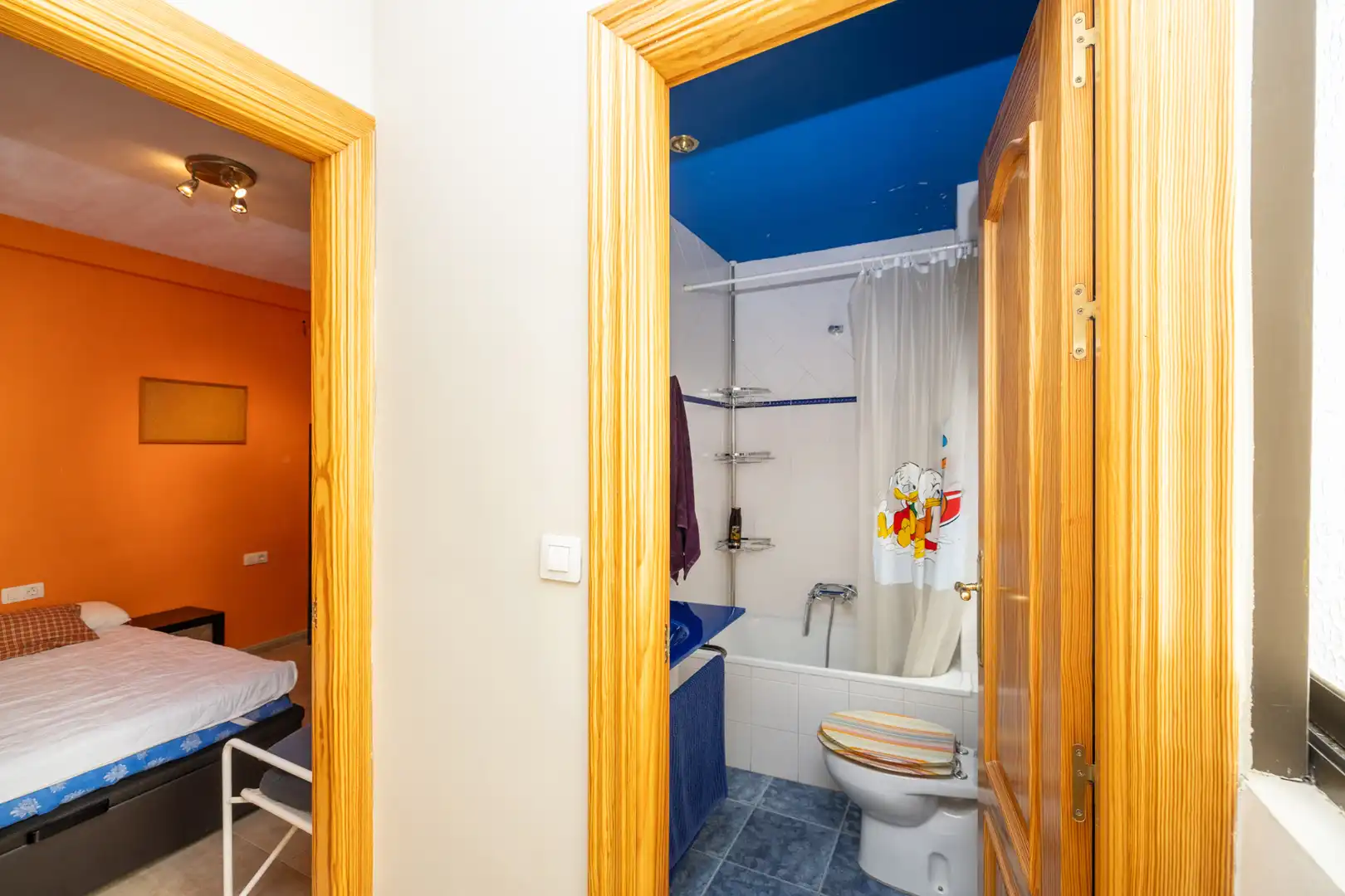 Bathroom of Flat for rent in Granada  with Air Conditioner, Furnished and Washing machine