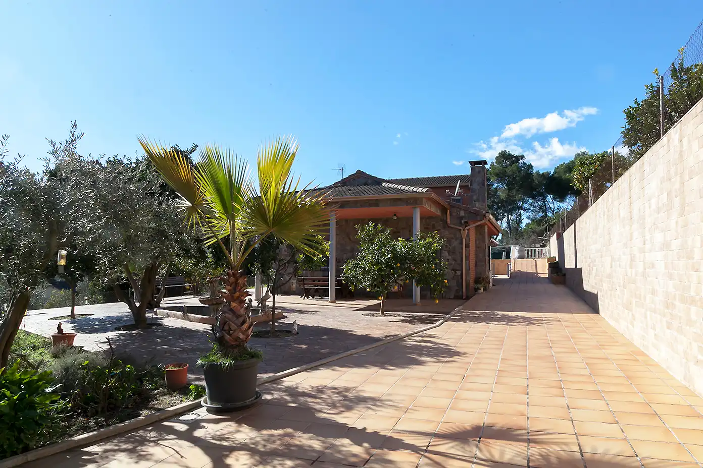 Vista exterior de Casa o xalet en venda en La Roca del Vallès amb Calefacció, Jardí privat i Terrassa