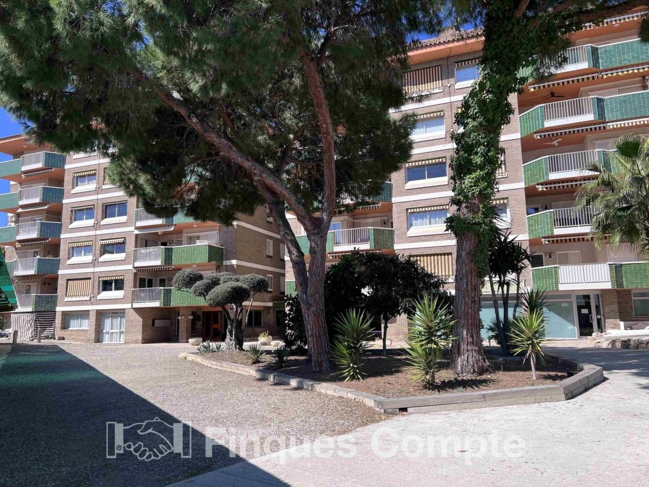 Vista exterior de Piso en venta en Roda de Berà con Calefacción, Terraza y Trastero