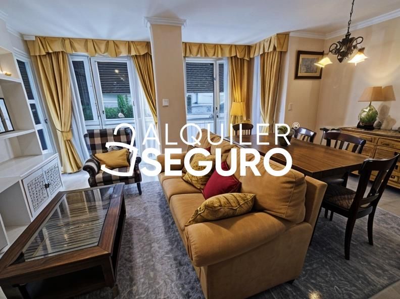 Sala d'estar de Pis de lloguer en  Sevilla Capital amb Aire condicionat i Moblat
