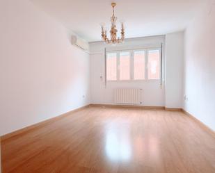 Bedroom of Flat to rent in  Madrid Capital  with Air Conditioner, Heating and Parquet flooring