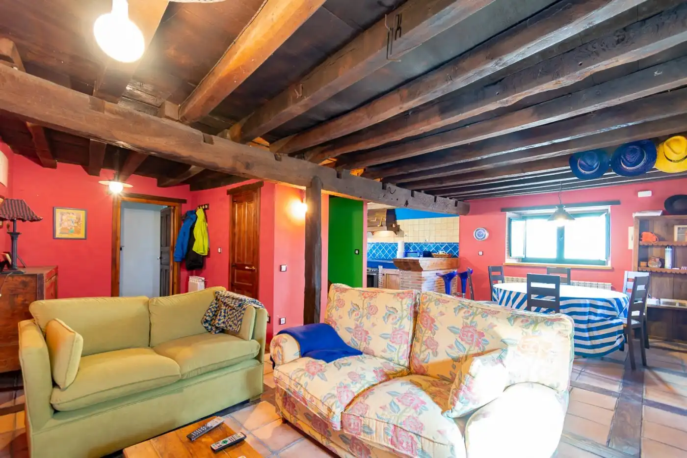 Sala de estar de Casa o chalet en venta en Boca de Huérgano con Trastero y Amueblado