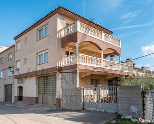 Vista exterior de Casa adosada en venda en La Selva del Camp amb Jardí privat, Terrassa i Balcó