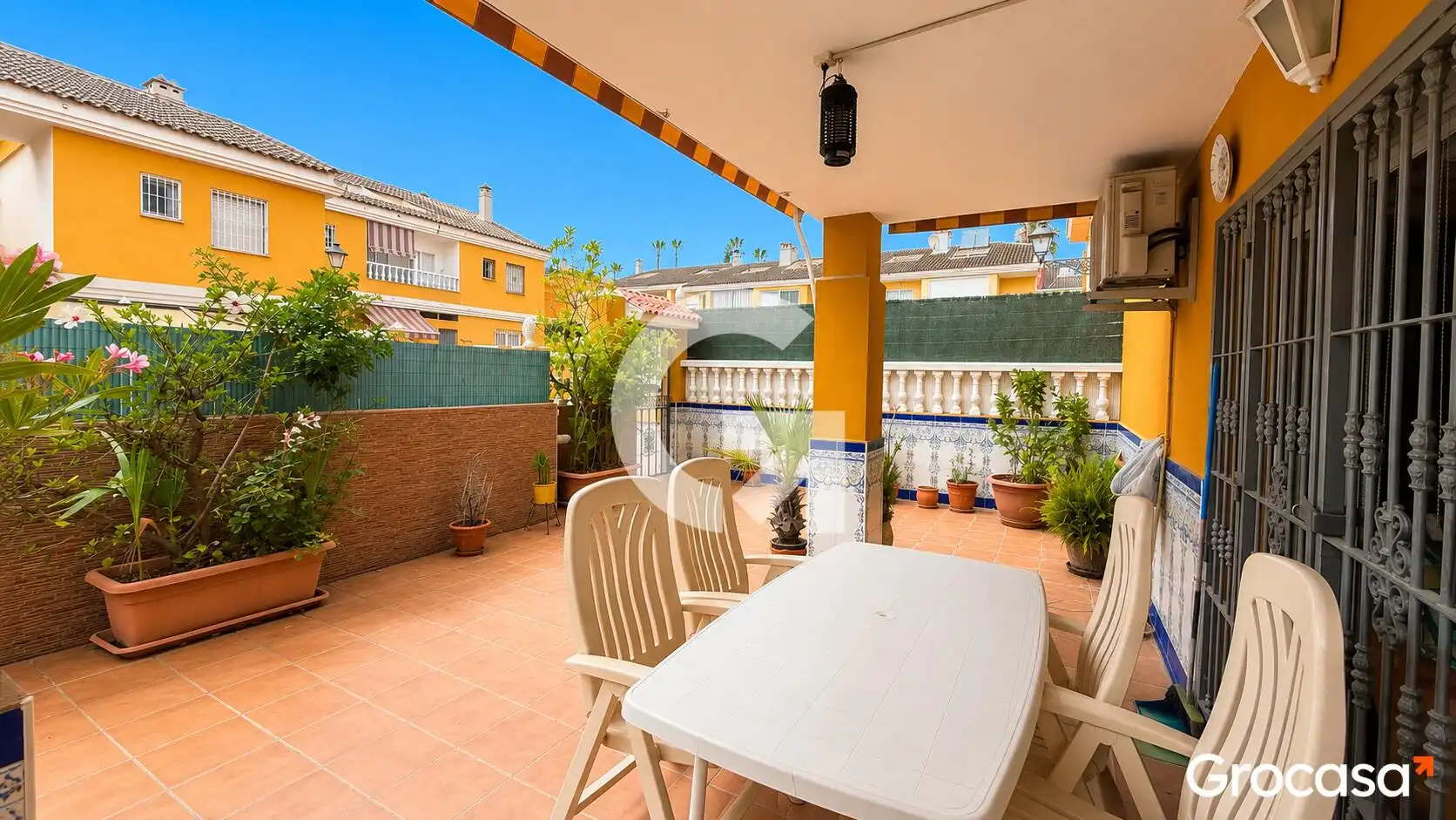 Terrassa de Casa adosada en venda en Vélez-Málaga amb Aire condicionat, Calefacció i Jardí privat