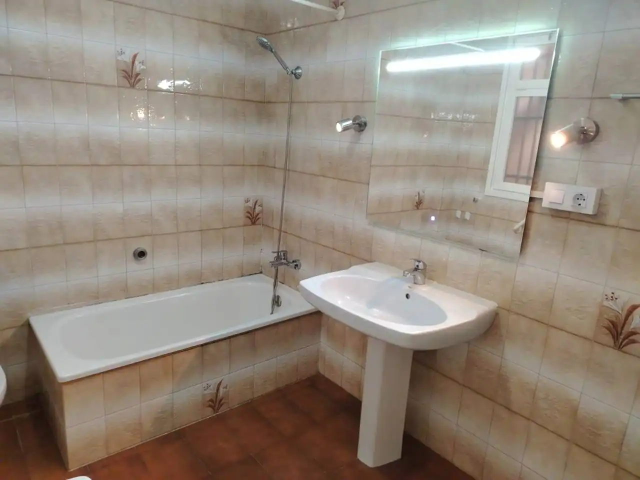 Baño de Piso en venta en Girona con Aire acondicionado, Calefacción y Balcón