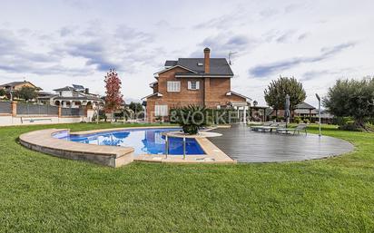 Vista exterior de Casa o xalet en venda en Palau-solità i Plegamans amb Aire condicionat, Calefacció i Jardí privat