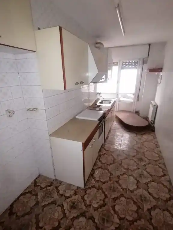 Cuina de Pis en venda en Gijón  amb Calefacció, Parquet i Moblat