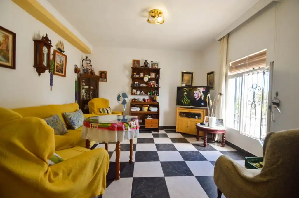 Sala d'estar de Finca rústica en venda en Archidona amb Jardí privat, Terrassa i Traster
