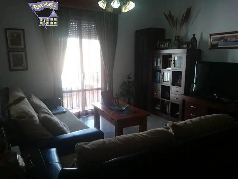 Sala d'estar de Casa adosada en venda en Arcos de la Frontera amb Moblat
